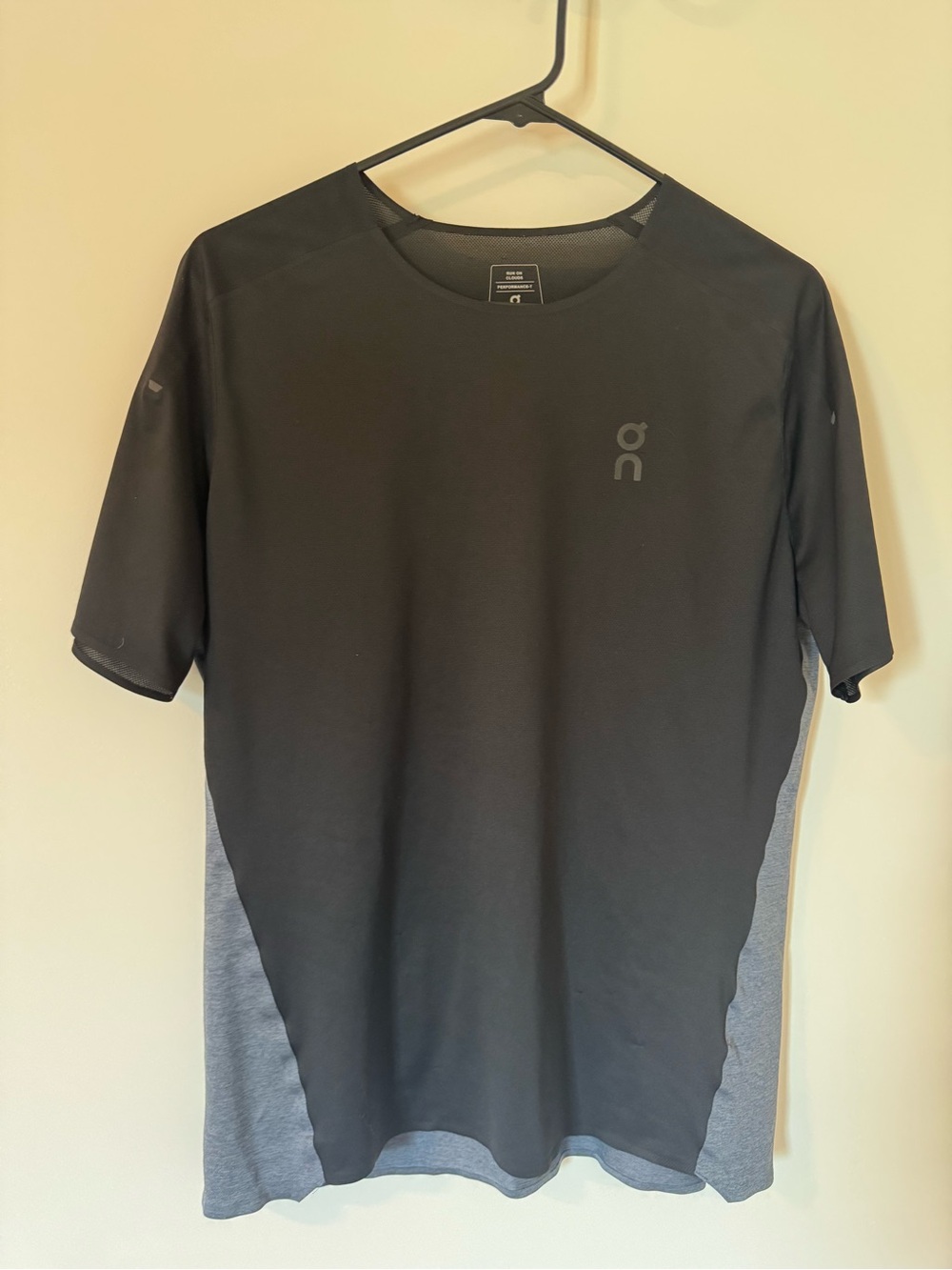 On Running Men's Short Sleeve Running Tee in Black and Gray
